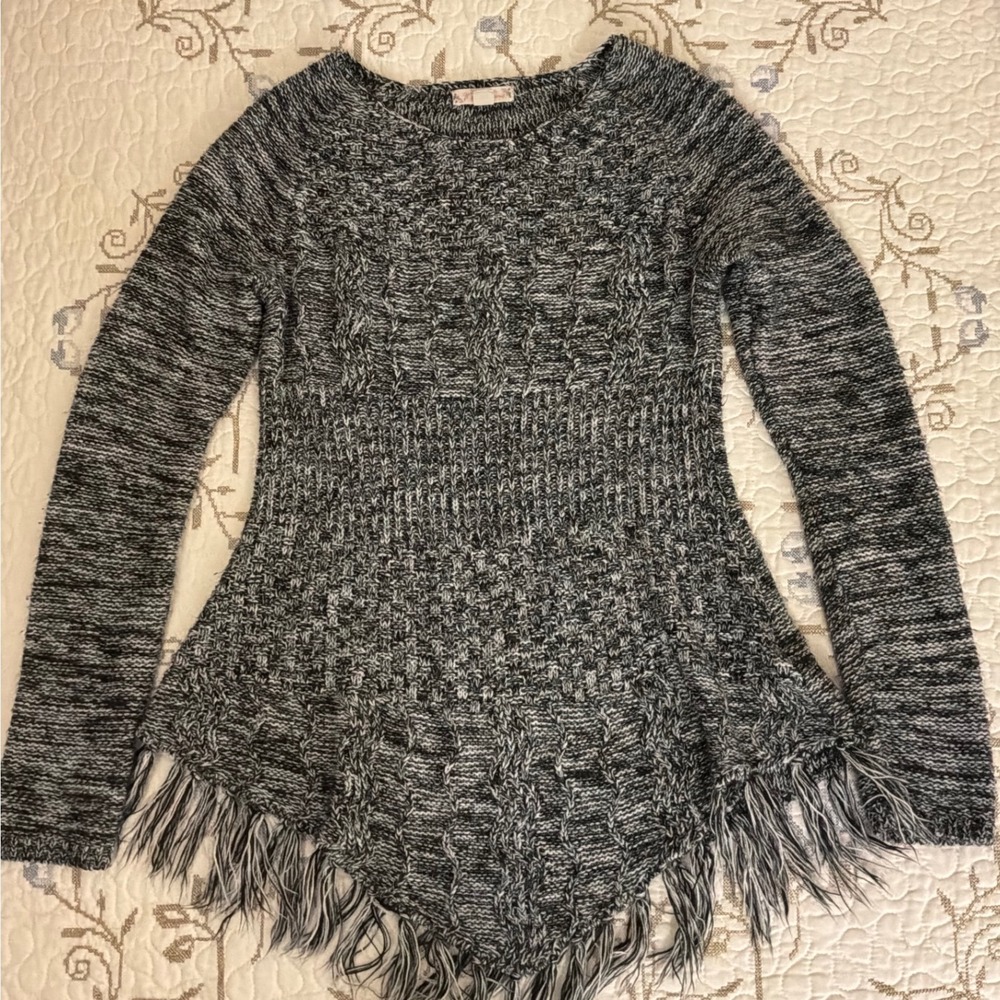 It's Our Time Sweater Womens Large Black White Excellent Marled Fringe Hem